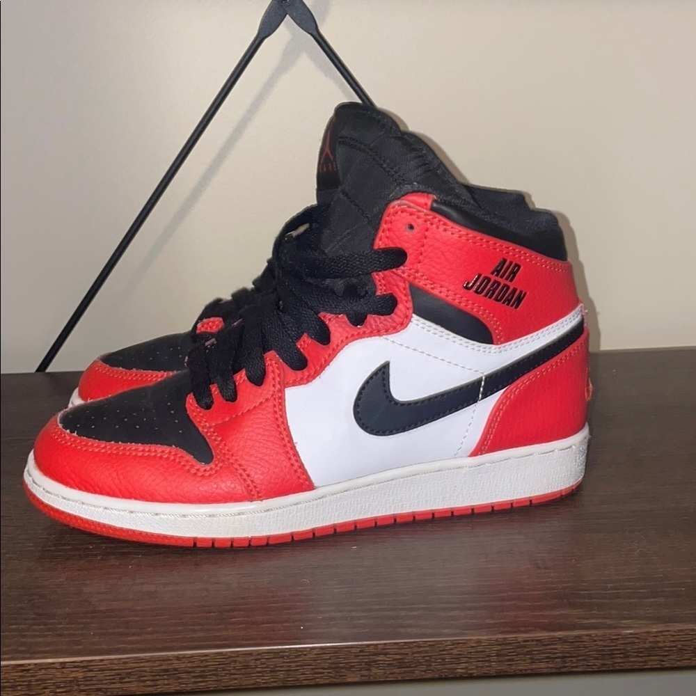 Jordan Kids Sneakers - Black and Red - Picture 2 of 4